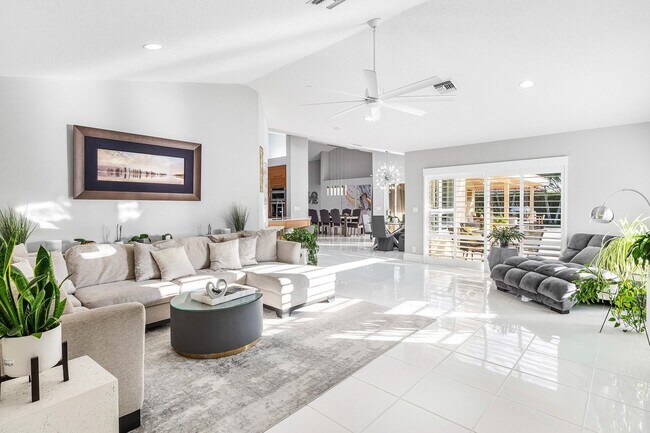 Building Photo - 20376 Hacienda Ct