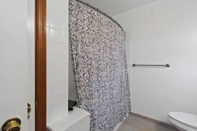 Building Photo - 898 Gunston Ct