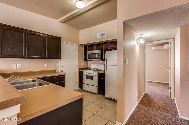 Building Photo - 14252 Spanish Point Dr