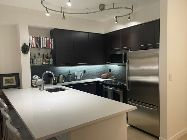 Building Photo - Move in Special, $1250 off 1st months rent...