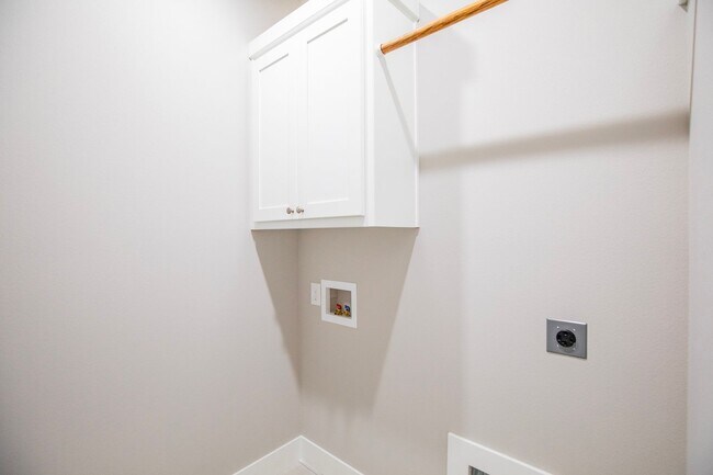 Building Photo - ***903 Seaborn Way***