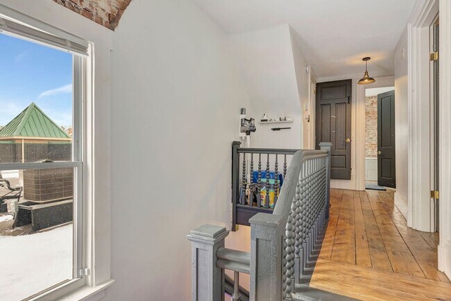 Building Photo - Charming 3BR Duplex in Covington