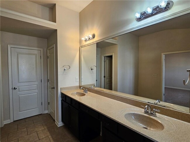 Building Photo - 6185 Crested Moss Dr