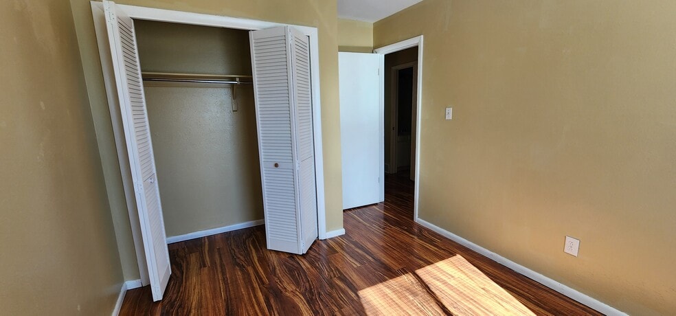 Building Photo - 188 Paris Cir