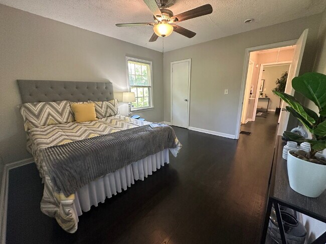 Building Photo - Beautifully Updated Decatur Home with Spacious Backyard