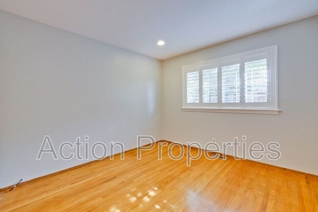 Building Photo - 1650 Goldfinch Way