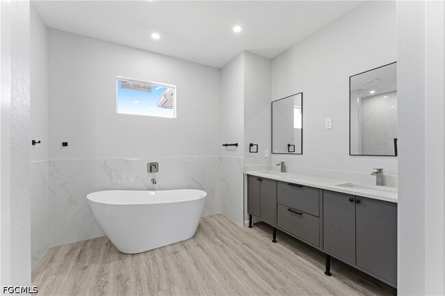 Building Photo - 4730 NW 38th Pl