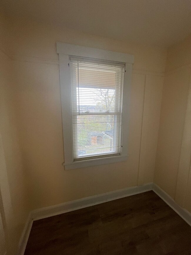 Building Photo - 825 N 6th St