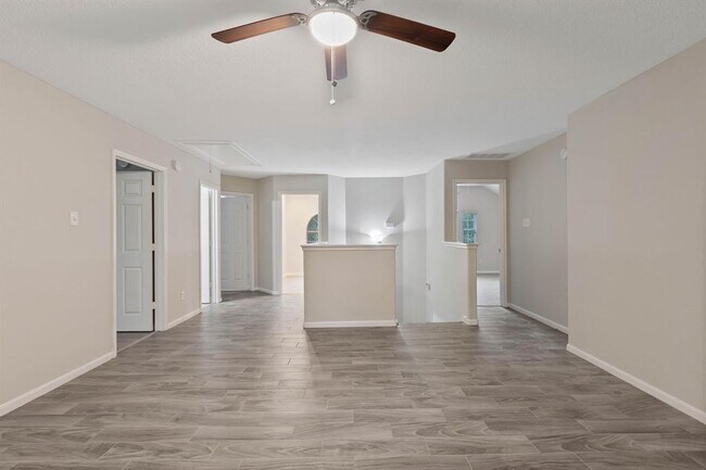 Building Photo - 18 N Queenscliff Cir