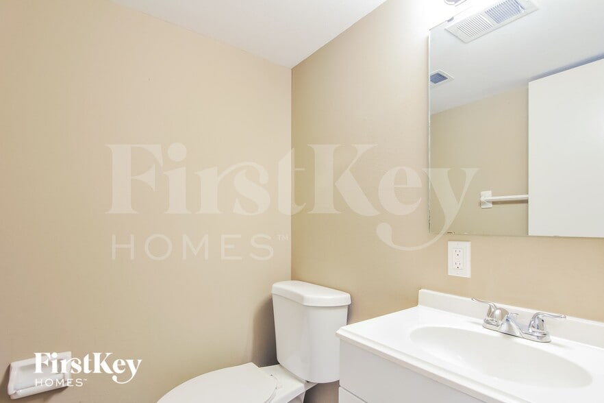 Building Photo - 5708 Madlar Ln