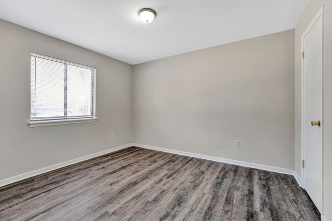 Building Photo - 1318 E Durst Ave