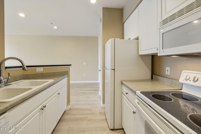 Building Photo - 1701 E Colter St