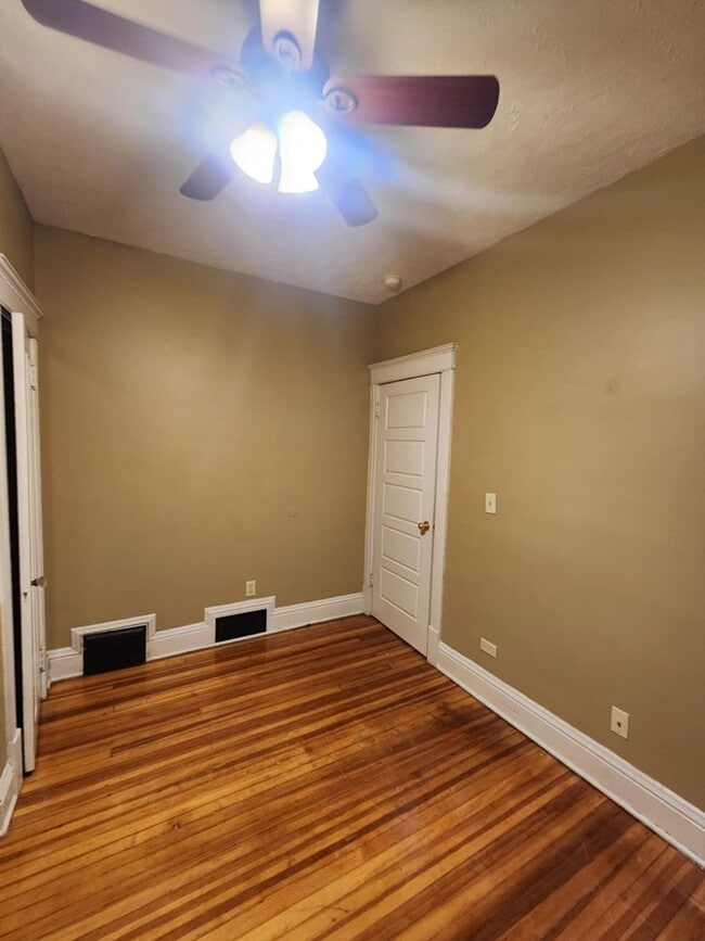 Building Photo - 566 S 26th Ave