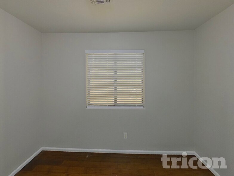 Building Photo - 42028 W Sunland Dr