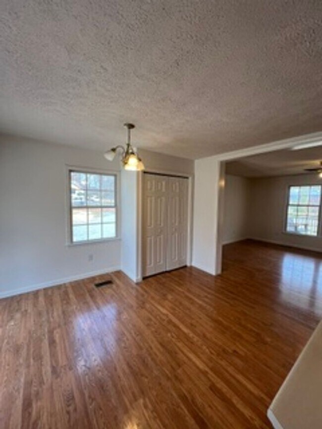 Building Photo - Single family home located in southern Rockbridge County minutes from I81