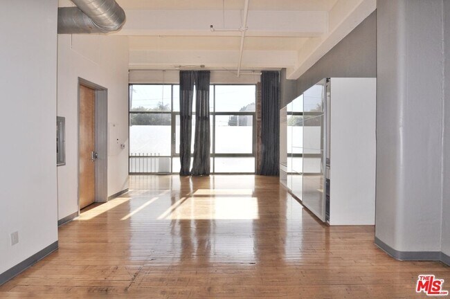 Building Photo - 1850 Industrial St