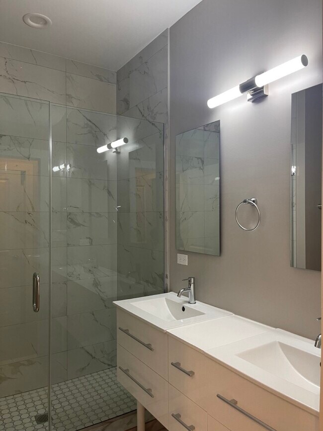 Building Photo - 215 S Hamilton Ave