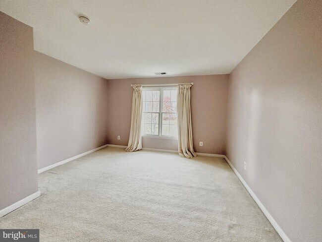 Building Photo - 41 Maidenhead Rd