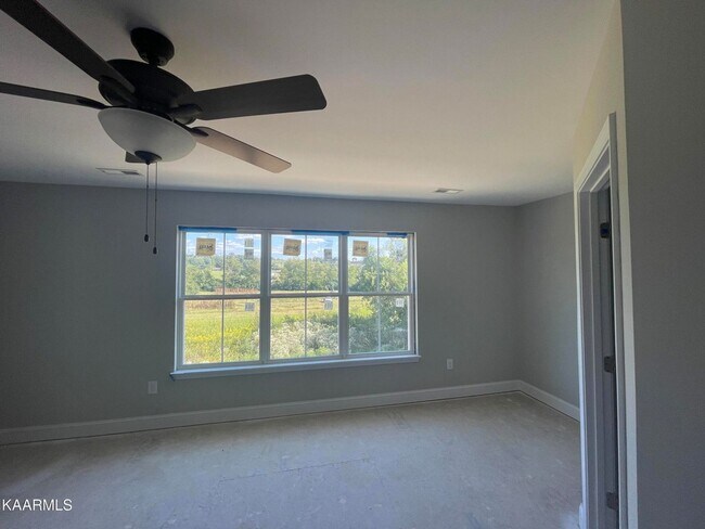 Building Photo - 3 BR/2.5BA | Newly Renovated  Townhouse| Private Back Patio| In Lenoir City!