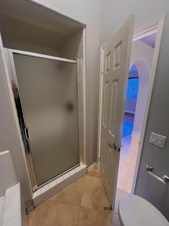 Building Photo - $3,800 - 2 Bed / 2.5 Bath Townhouse in the Crest Del Mar community