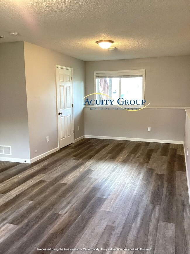 Building Photo - 3BR, 2 1/2 BA Single Family Home in Elk River