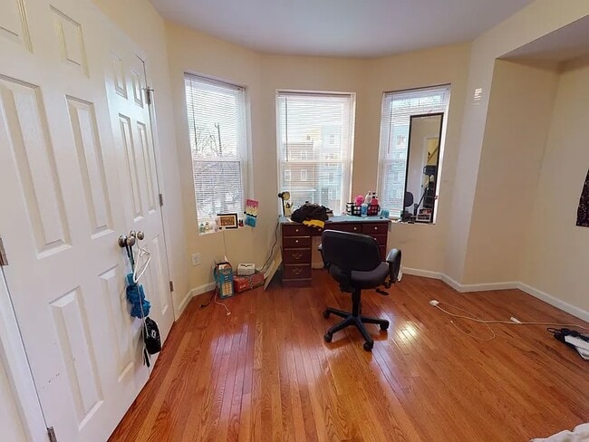 Building Photo - 623 S 42nd St