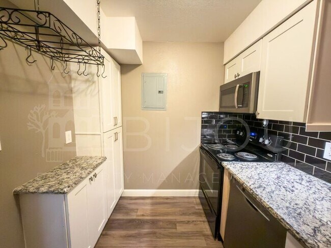 Building Photo - 2902 Airport Rd