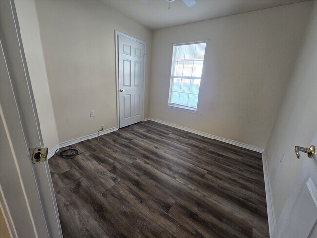 Building Photo - 102 Wilson St