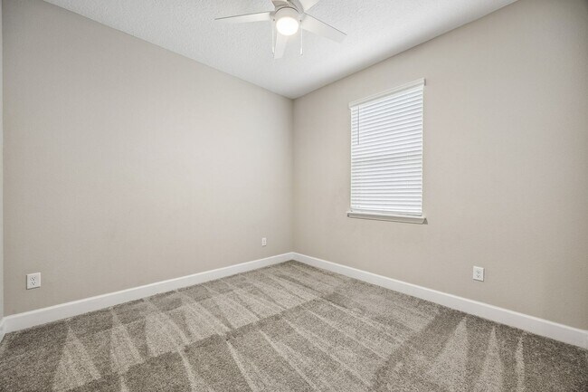 Building Photo - 75565 Blackbird Dr