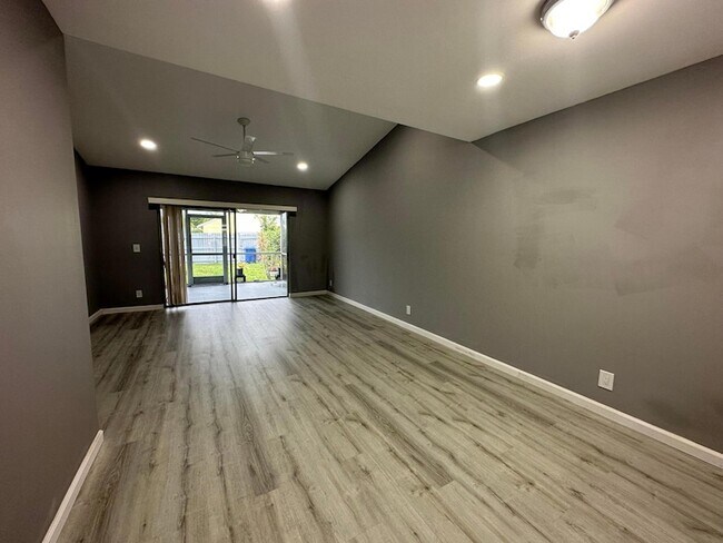 Building Photo - 139 Deerfield Ct