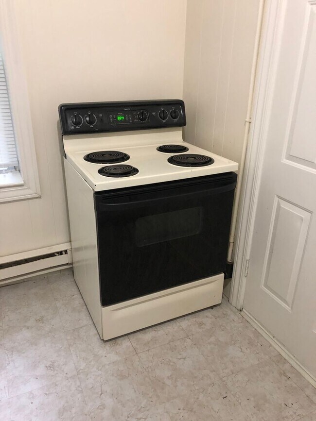 Building Photo - 3901 W Ridge Rd