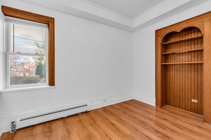 Building Photo - 127 Maple Ave
