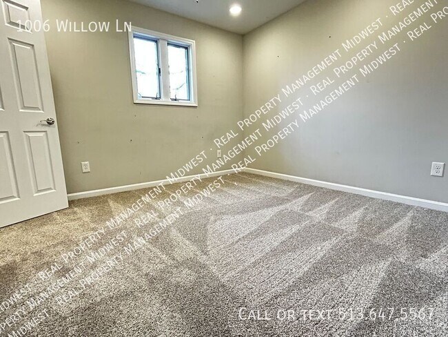 Building Photo - 1006 Willow Ln