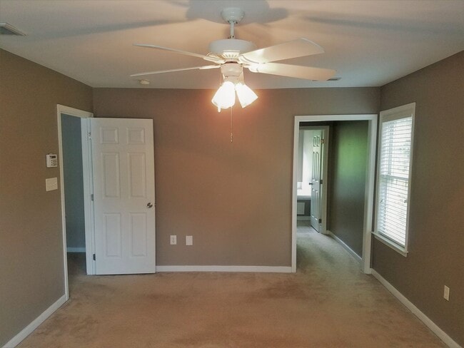 Building Photo - Large 2 story transitional in Birkdale