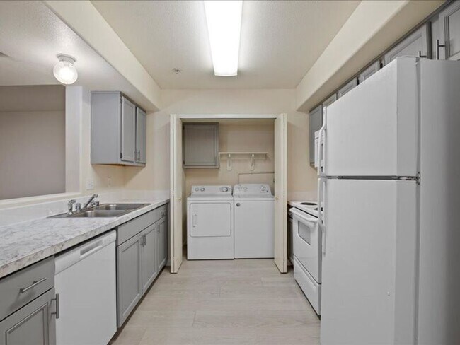 Building Photo - 6405 Chapel Hill Blvd