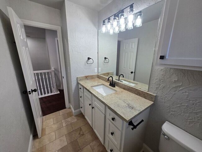 Building Photo - 6116 Thursby Ave