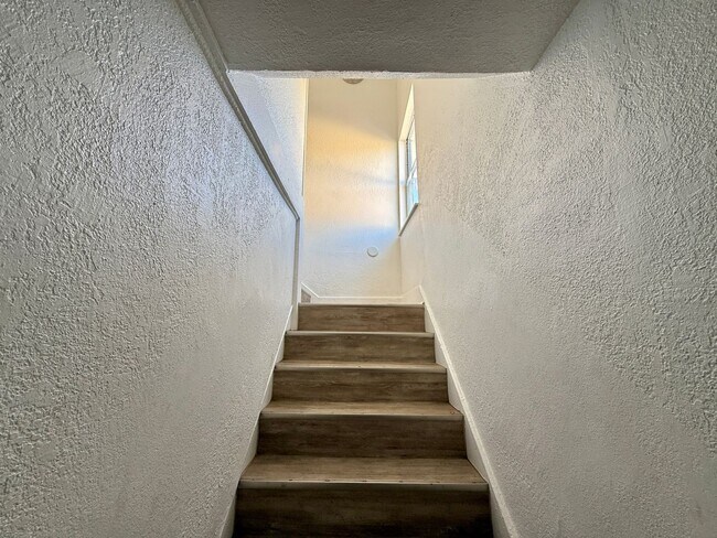 Building Photo - 236 SW 10th Ave