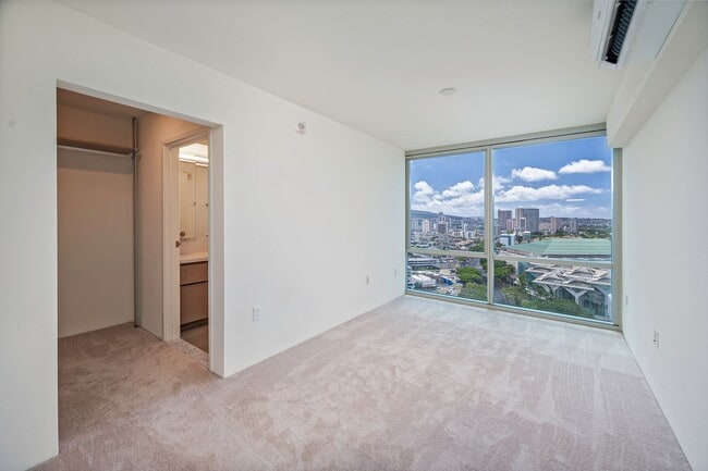 Building Photo - Kapiolani Residence - Great Location, Grea...