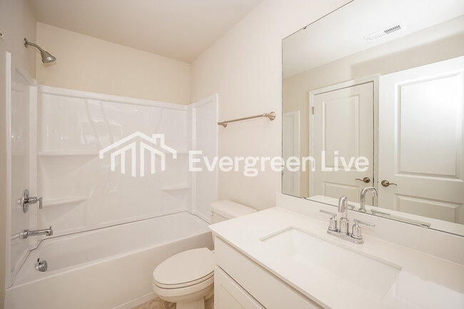 Building Photo - 6460 Fairfax Ct