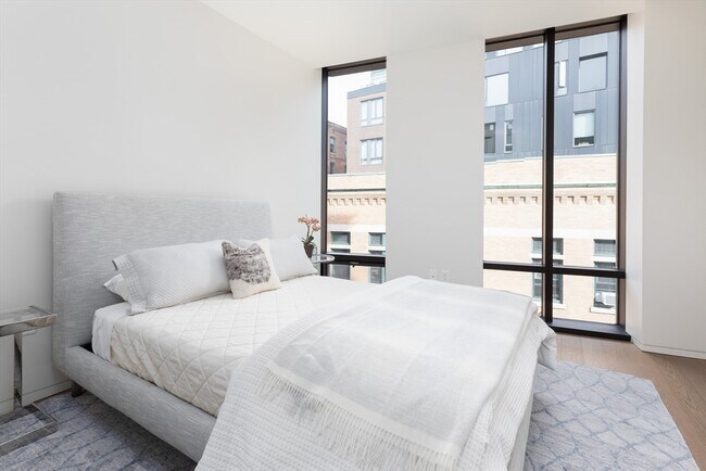 Building Photo - 10 Farnsworth St