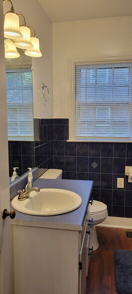 One full bathroom - 1106 Highside St