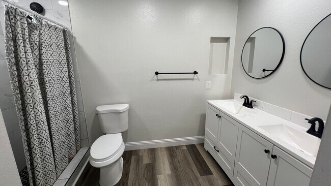 Building Photo - UPGRADED 4 bedroom 2 bathroom home