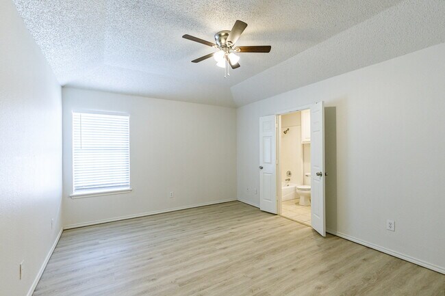 Building Photo - Wonderful Duplex in Southwest Lubbock!