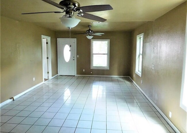 Building Photo - Charming 2-Bedroom Home on 4 Acres