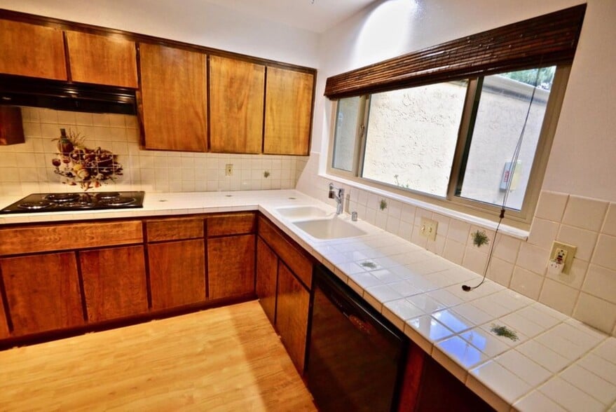 Building Photo - 99 Montsalas Dr