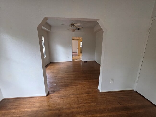 Building Photo - 1226 W Gray St