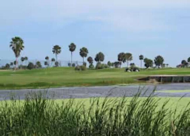 Building Photo - 17 Country Club Rd