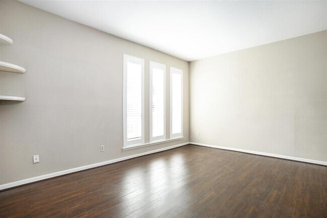 Building Photo - 1300 Augusta Dr