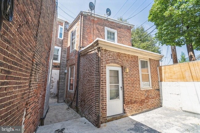 Building Photo - 4373 Cresson St
