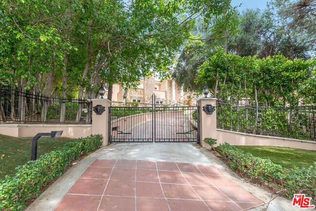 Building Photo - 407 Robert Ln